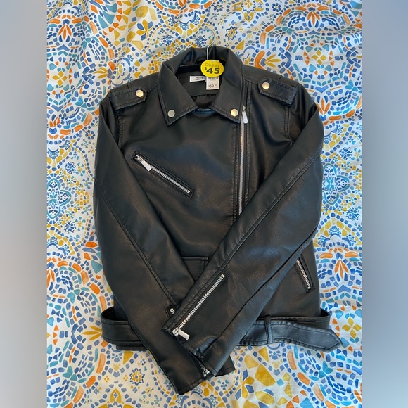 Beautiful vegan leather jacket from Ardenes. Is new and comes with tag. - Picture 3 of 5